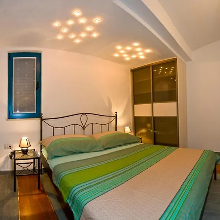 Rooms And Apartments Villa Dama Pula Room photo