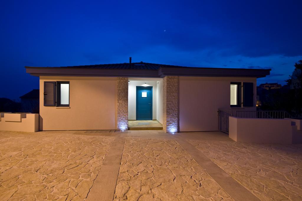 Apartment And Dama